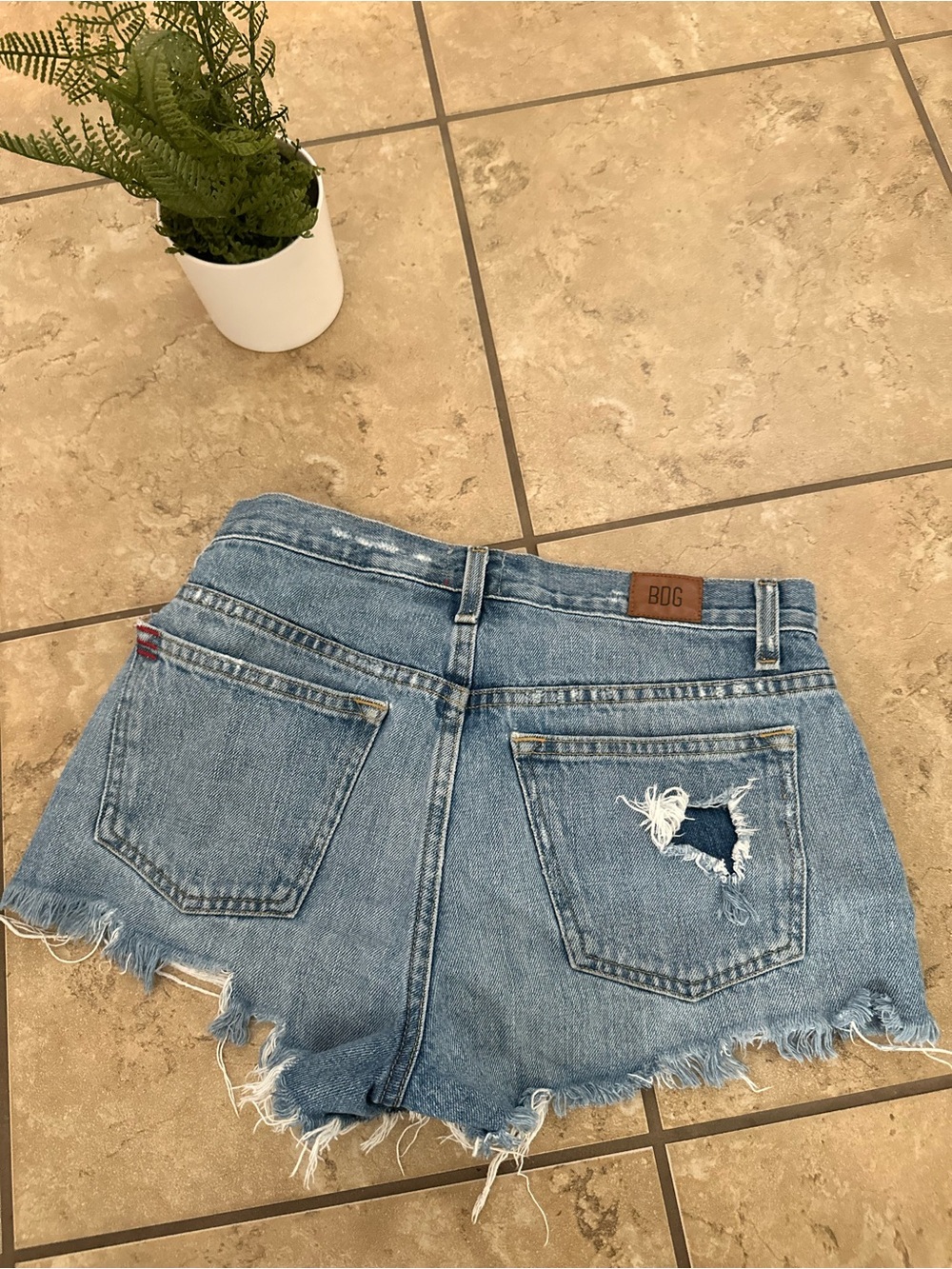 BDG MID RISE DENIM SHORTS - Picture 3 of 6
